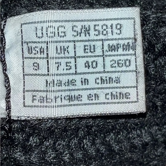 UGG Tall BLACK KNIT BOOTS 9 Cardy SWEATER F3007L Sheepskin Lining Logo Buttons 9 - Picture 3 of 11